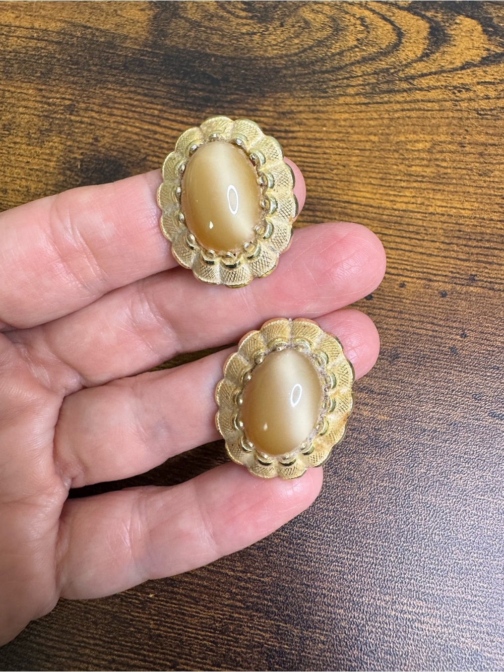 4/$20 Vintage 1960’s Gold and Beige Oval Cabochon Floral Clip-On Earrings